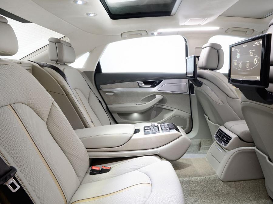 Интерьер Audi A8 L TDI Quattro (D4) 2014 года  (ZA) (фото 8 из 16)